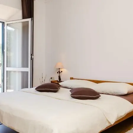 Linda Apartman